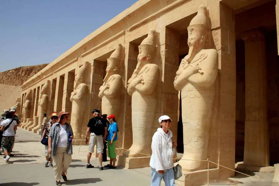 Luxor Day Tour by Bus from Marsa Alam (1-Day Adventure)